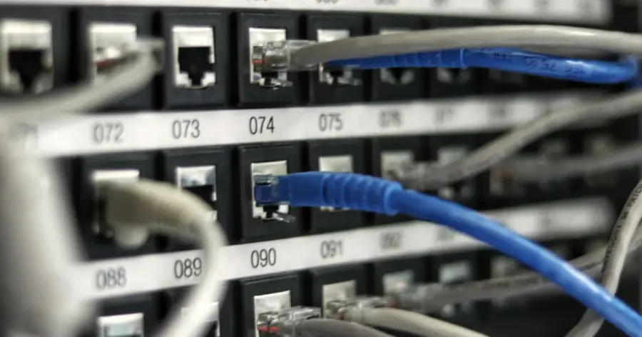 Descubre los desafíos únicos del análisis forense en entornos cloud y las metodologías avanzadas para investigar incidentes en AWS, Azure y Google Cloud.