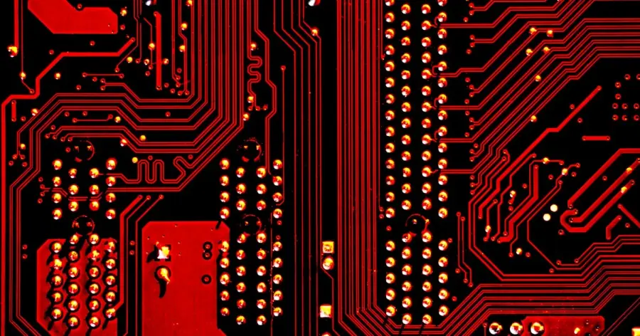 Metodologías forenses especializadas para dispositivos IoT, sistemas embebidos y tecnologías emergentes. Técnicas avanzadas para preservar evidencia en el Internet de las Cosas.